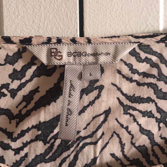 BCBGeneration Zebra Short Sleeve Top Size L - Picture 2 of 7